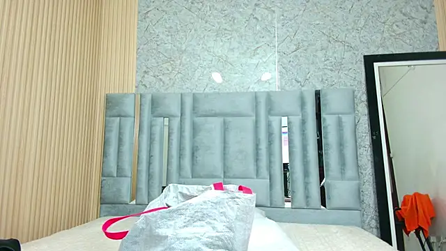 veronicaroose  online show from October 6, 12:44 pm