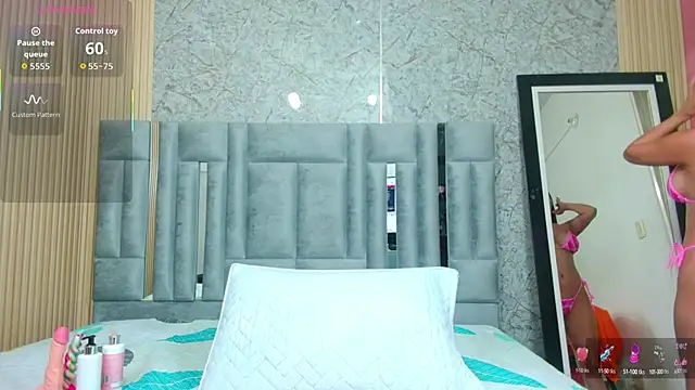 veronicaroose  online show from October 9, 1:15 pm