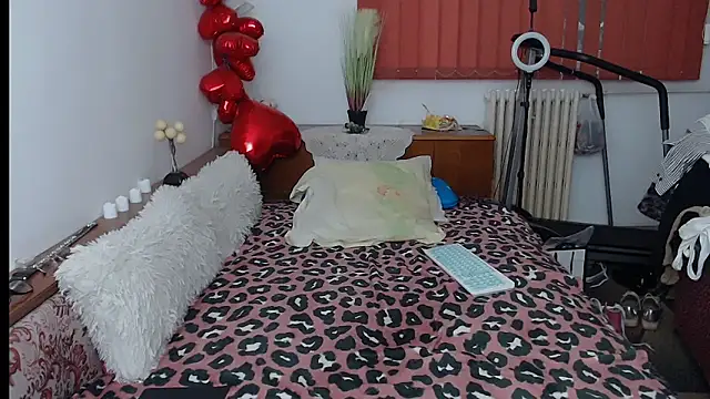 MilfDolores online show from October 8, 7:46 am