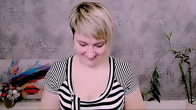 Djullia online show from December 17, 7:23 am