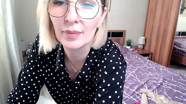 sensualEmilia online show from March 20, 10:09 am