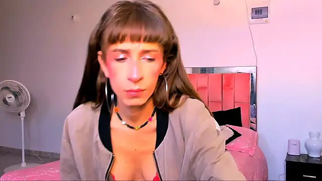 the queen aleja online show from October 18, 1:36 pm