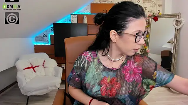 EmillyTaylor online show from January 13, 4:51 am