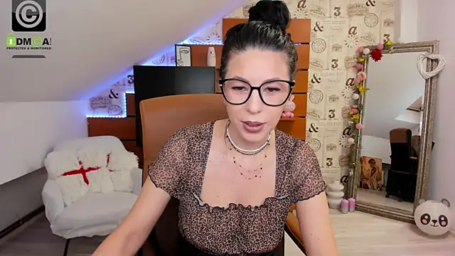 EmillyTaylor online show from December 20, 5:11 am