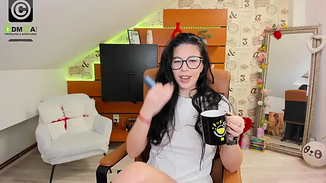 EmillyTaylor online show from February 17, 4:56 am