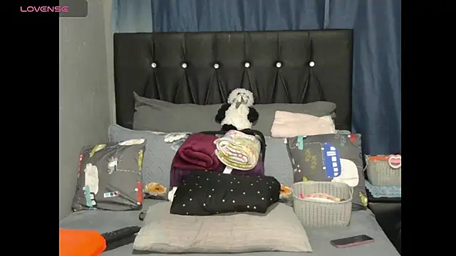 caramelbooty69 online show from October 31, 5:50 pm