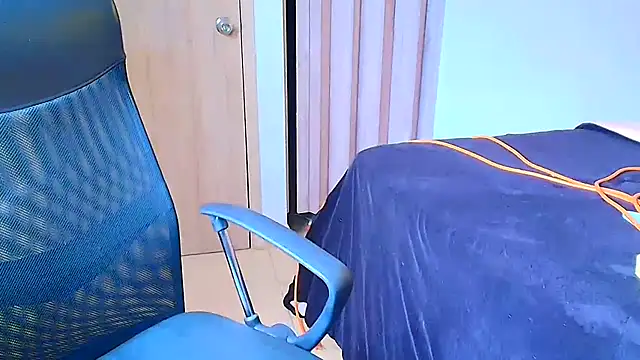 sara2520 online show from March 1, 6:40 pm