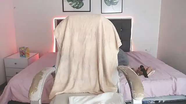 selena yourmilf online show from March 10, 5:50 pm