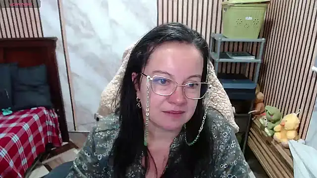 Sonialorens  online show from March 30, 11:48 pm