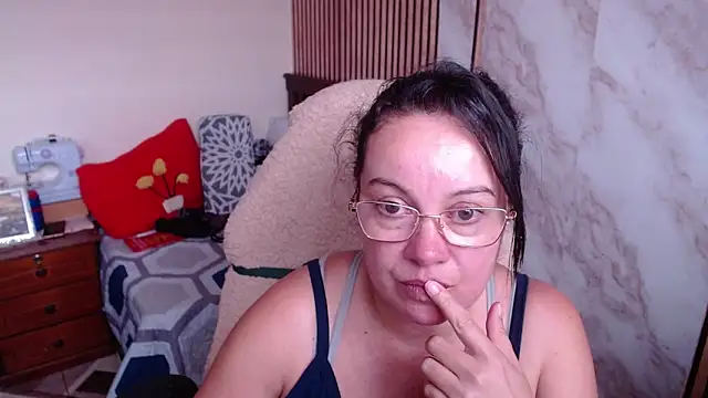 Sonialorens  online show from February 13, 8:21 pm