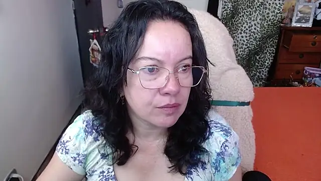 Sonialorens  online show from November 29, 12:31 pm