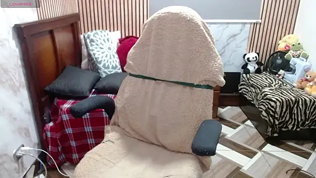 Sonialorens  online show from April 15, 5:13 pm