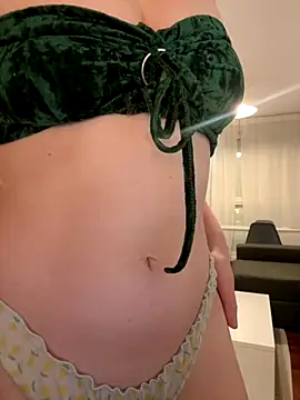 redheaddoll22 online show from September 27, 11:50 am