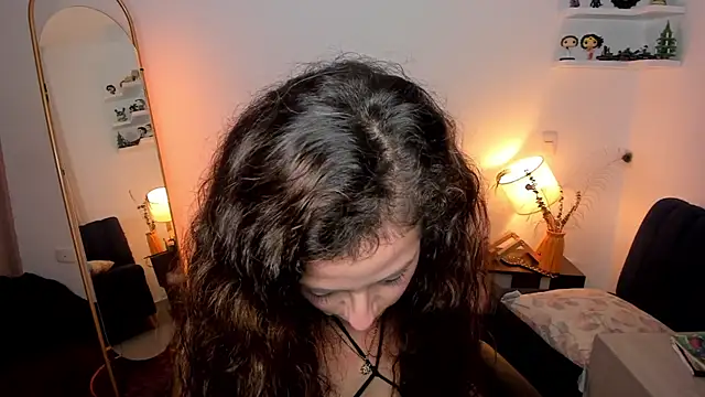 Cassandra Caiin online show from February 17, 9:25 pm