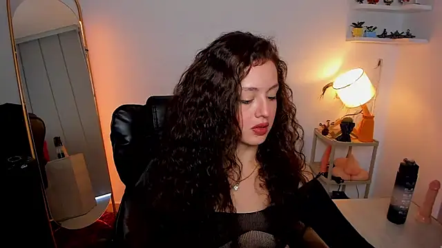 Cassandra Caiin online show from September 18, 9:46 pm