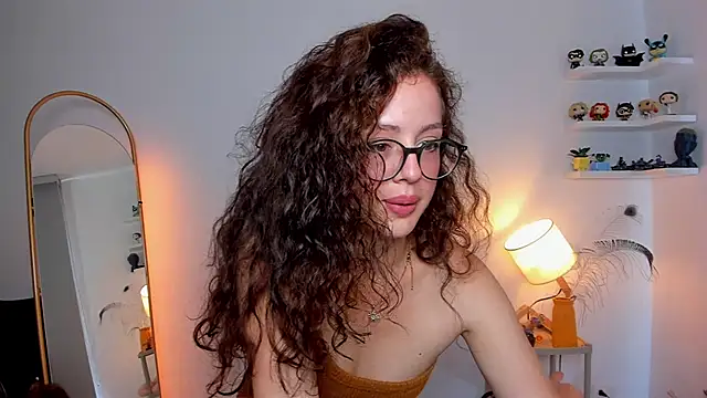 Cassandra Caiin online show from October 7, 8:13 pm