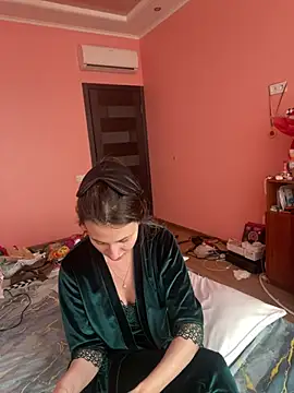 Flossy Vettie online show from April 7, 2:30 pm