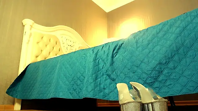 GoddessLara online show from April 1, 1:50 am