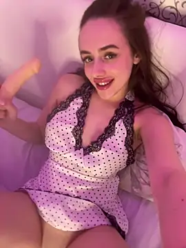 Lisaaan online show from October 4, 2:22 pm