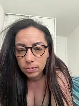 kymii online show from April 16, 1:00 pm