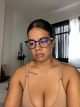 trianawhite online show from March 31, 4:29 pm