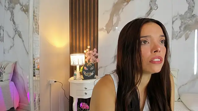 hannahill69 online show from October 9, 5:00 am