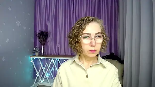 queen a n i online show from June 4, 10:20 am