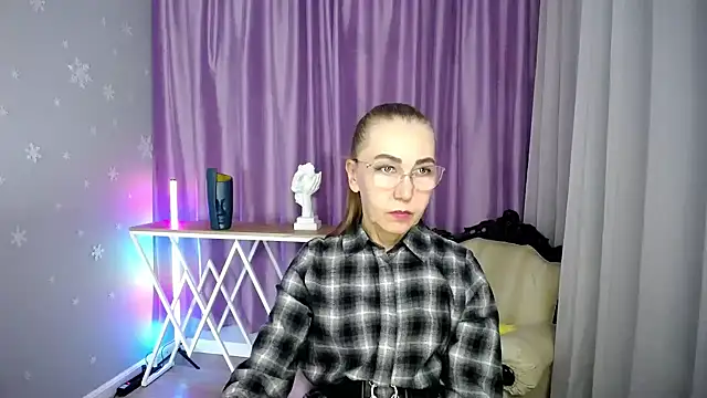 queen a n i online show from September 27, 11:28 am