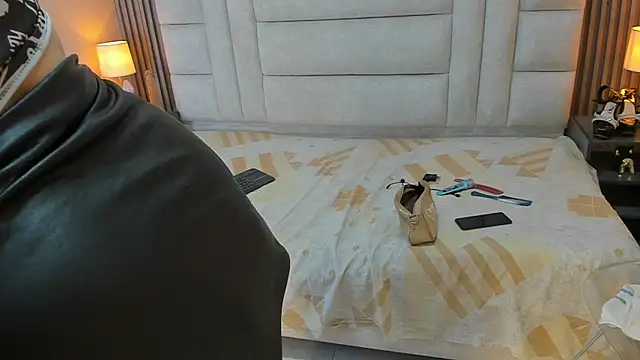 EYMI TOMSOM online show from October 2, 10:42 am