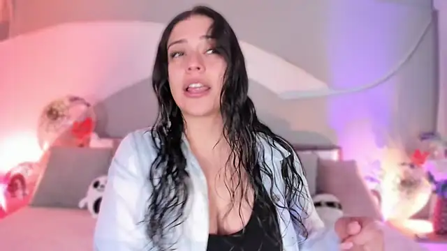 Nicolle W online show from October 21, 11:58 am