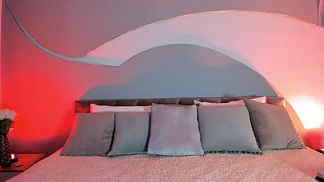 Nicolle W online show from October 13, 12:30 pm