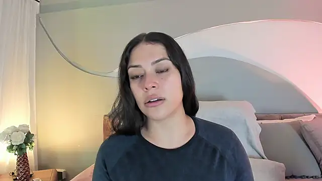 Nicolle W online show from September 30, 12:00 pm