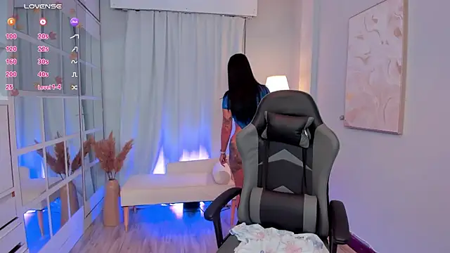 LeahJones  online show from October 7, 6:18 am