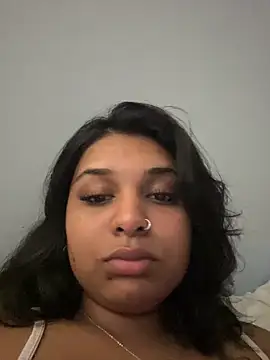 layla amin online show from May 17, 8:19 pm