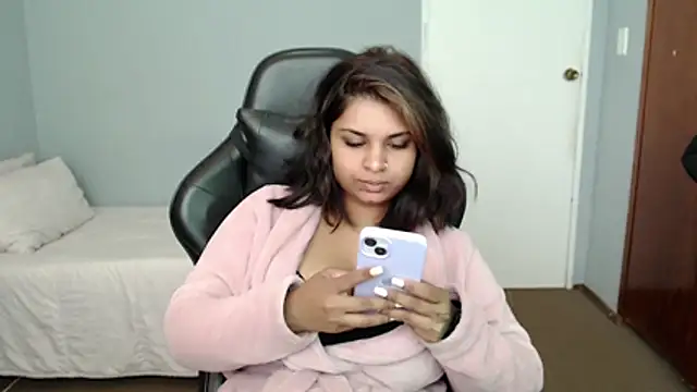 layla amin online show from July 2, 12:33 pm