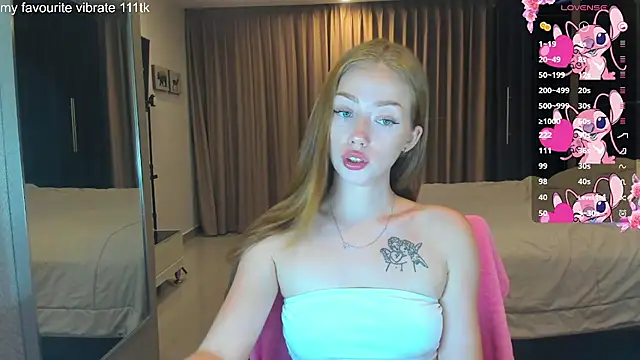 Hot Mia  online show from October 9, 1:15 pm