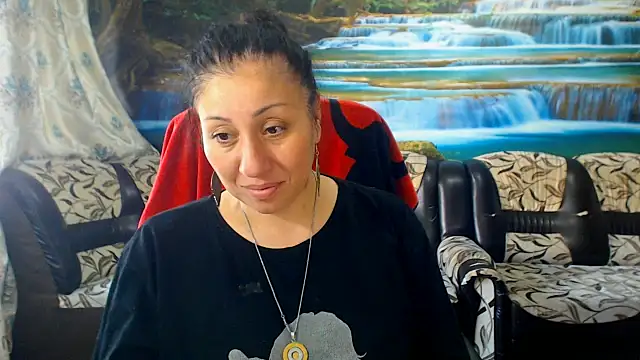 MoistMady online show from June 3, 8:15 am