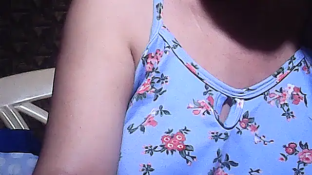 sweetsosie18 online show from April 12, 8:50 am