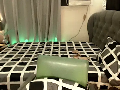 MISTRESS OF EVILCUMxx online show from October 1, 10:15 pm