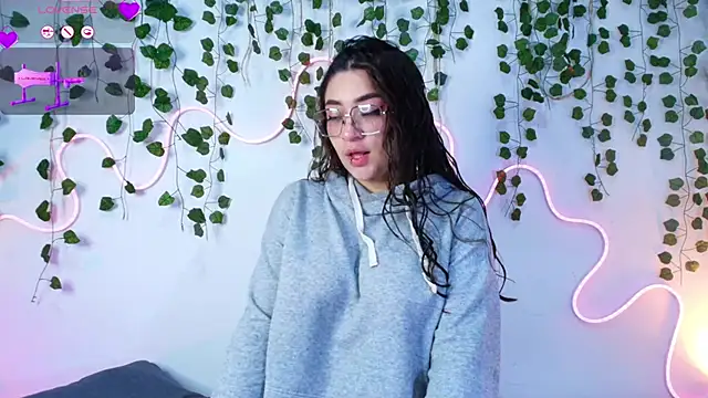 Samii Evans online show from March 6, 5:13 am