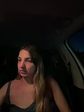 DoriDeluxe66 online show from June 15, 8:09 pm