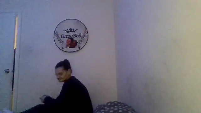 CuzzyB69 online show from November 28, 9:01 am