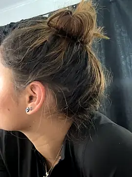 Emiily W online show from December 18, 2:11 pm