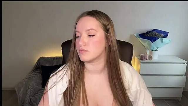 EvaMaddison online show from April 10, 7:25 am