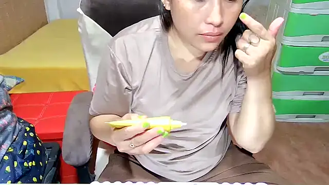 Ugly Filipina online show from April 10, 4:02 pm