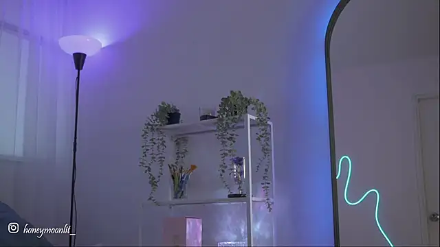 honeey  online show from September 15, 10:28 pm