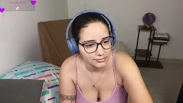 blue  moon  online show from February 15, 3:31 am