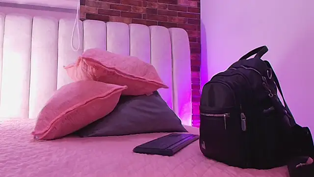  ebony-queen  online show from April 17, 3:08 am