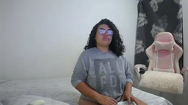 mabigomez00 online show from October 21, 9:35 am