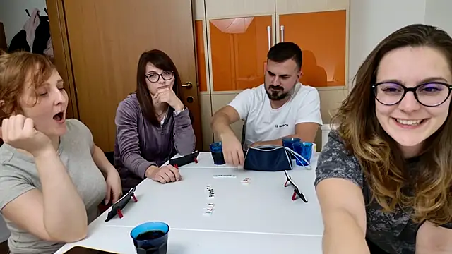 Tinas5 online show from November 28, 8:45 pm